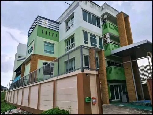 AT240 for rent, home office, 4 -story townhome behind the corner of Soi Udomsuk, Rawipha, Sukhumvit 103, 10 air conditioners.