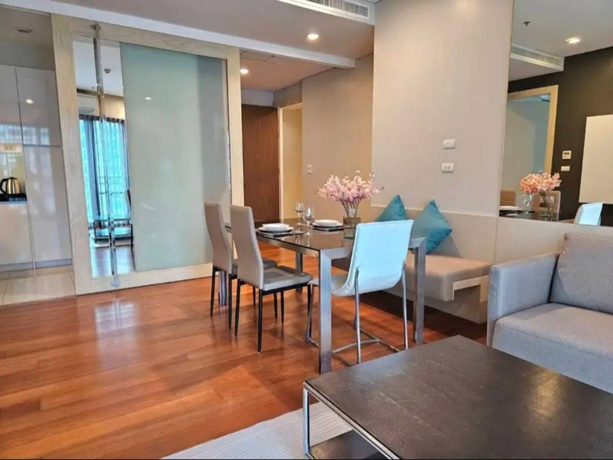 (For Rent) Bright Sukhumvit 24 – Modern condo near BTS Phrom Phong, spacious 1-bedroom unit with city view, fully furnished and move-in ready
