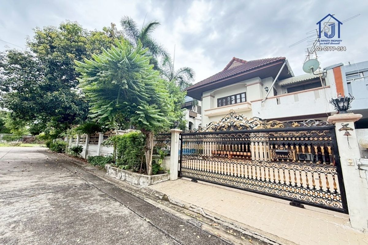 2 storey detached house for sale, Mak Mai Village, Ram Inthra Road, near the expressway, Ram Inthra-At Narong