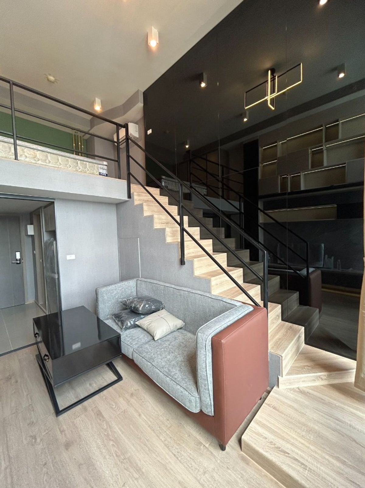 Ideo Rama Condo 9-ASOKE LOOT style for rent, 2 layers, good location near Central Rama9, ready immediately. High class, beautiful room Ready Ideo Rama Condo 9-ASOKE LOOT style for rent, 2 layers, good location near Central Rama9, ready immediately. High class, beautiful room Ready