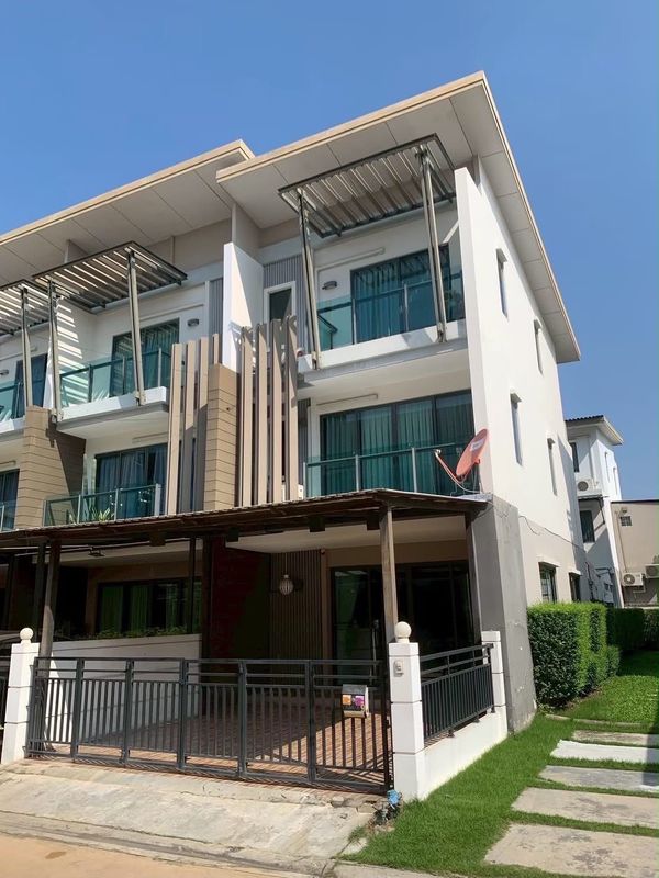 Single house for rent, Tha Kham, near Central Rama 2, convenient travel.