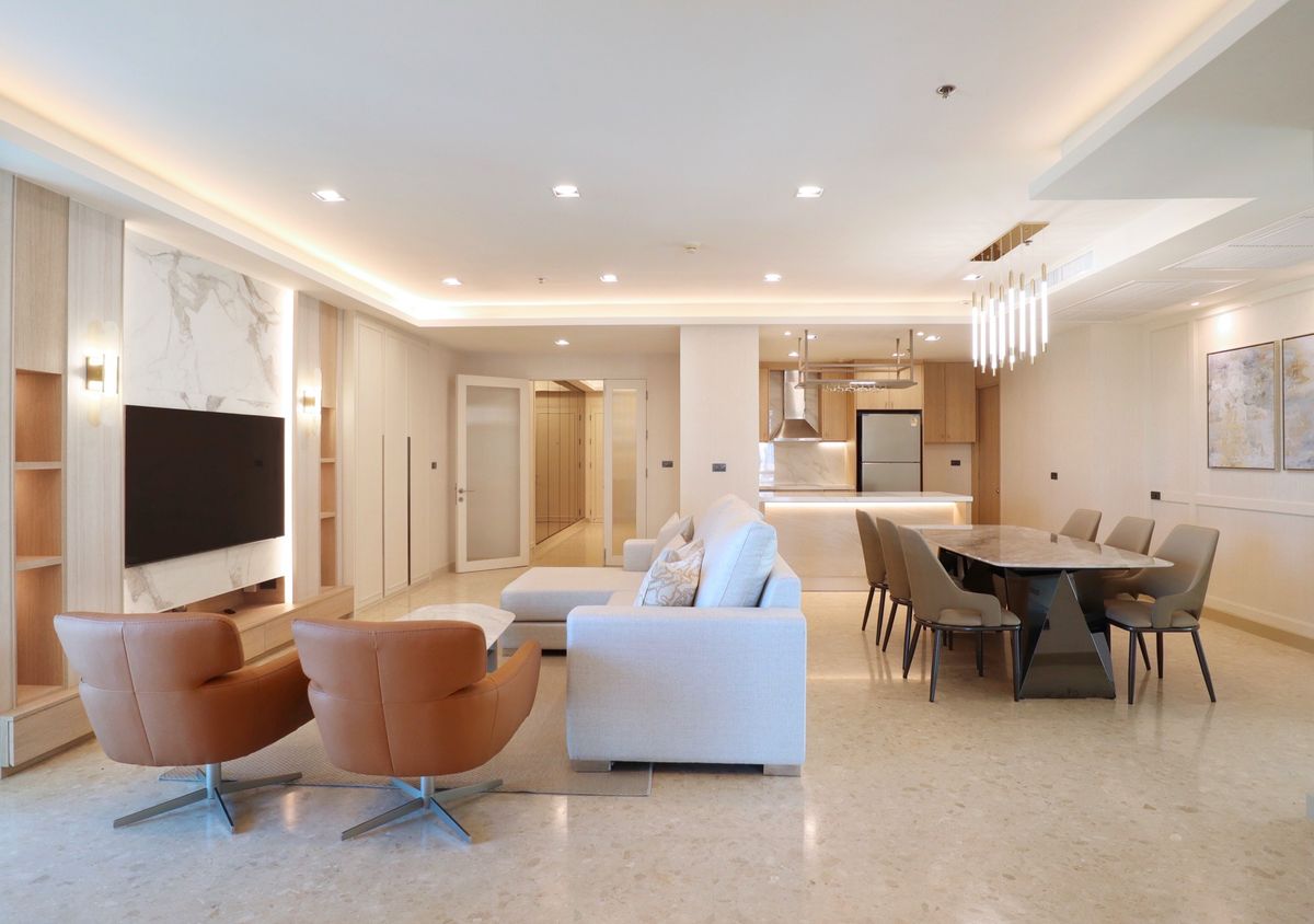 Nusiri Grand Condo L Condo 1 step from BTS Ekkamai. The room is very beautiful!