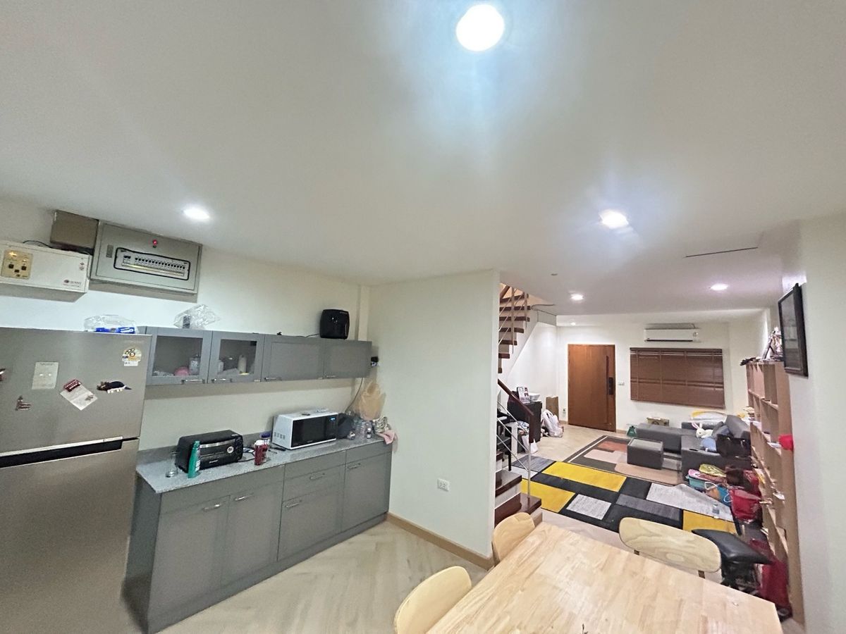 ขาย ราคาพิเศษ 7,900,000 บาท หมู่บ้านธนพัฒน์ พร้อมเฟอร์นิเจอร์ พร้อมอยู่ บ้านต่อเติมแล้ว ขาย ราคาพิเศษ 7,900,000 บาท หมู่บ้านธนพัฒน์ พร้อมเฟอร์นิเจอร์ พร้อมอยู่ บ้านต่อเติมแล้ว