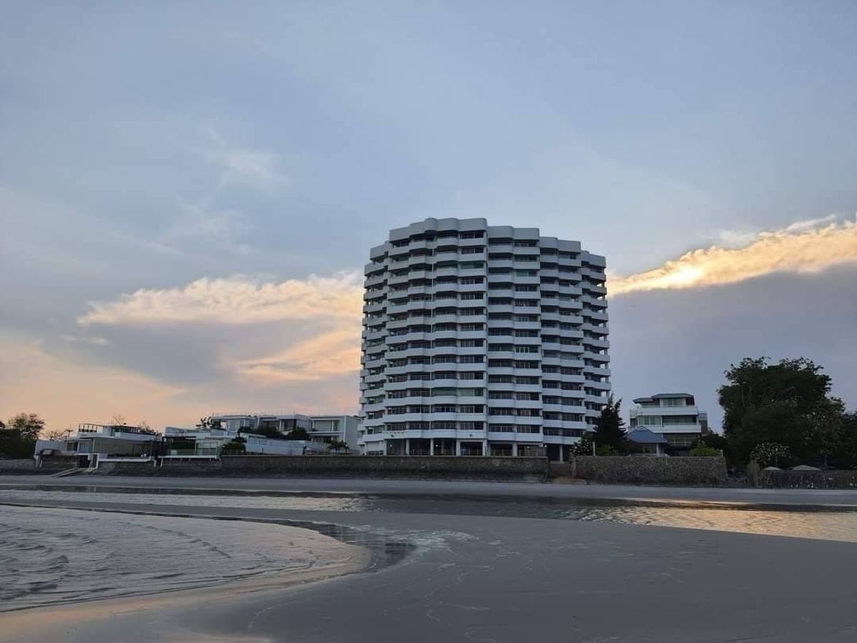 📢👇 Somewhere beyond the sea! Good deal at beachfront Condo in Hua Hin (Bo Fai) Quiet and peaceful with soft white sand. Big balcony with sea view. Just a short drive to Hua Hin Night Market. 📢👇 Somewhere beyond the sea! Good deal at beachfront Condo in Hua Hin (Bo Fai) Quiet and peaceful with soft white sand. Big balcony with sea view. Just a short drive to Hua Hin Night Market.
