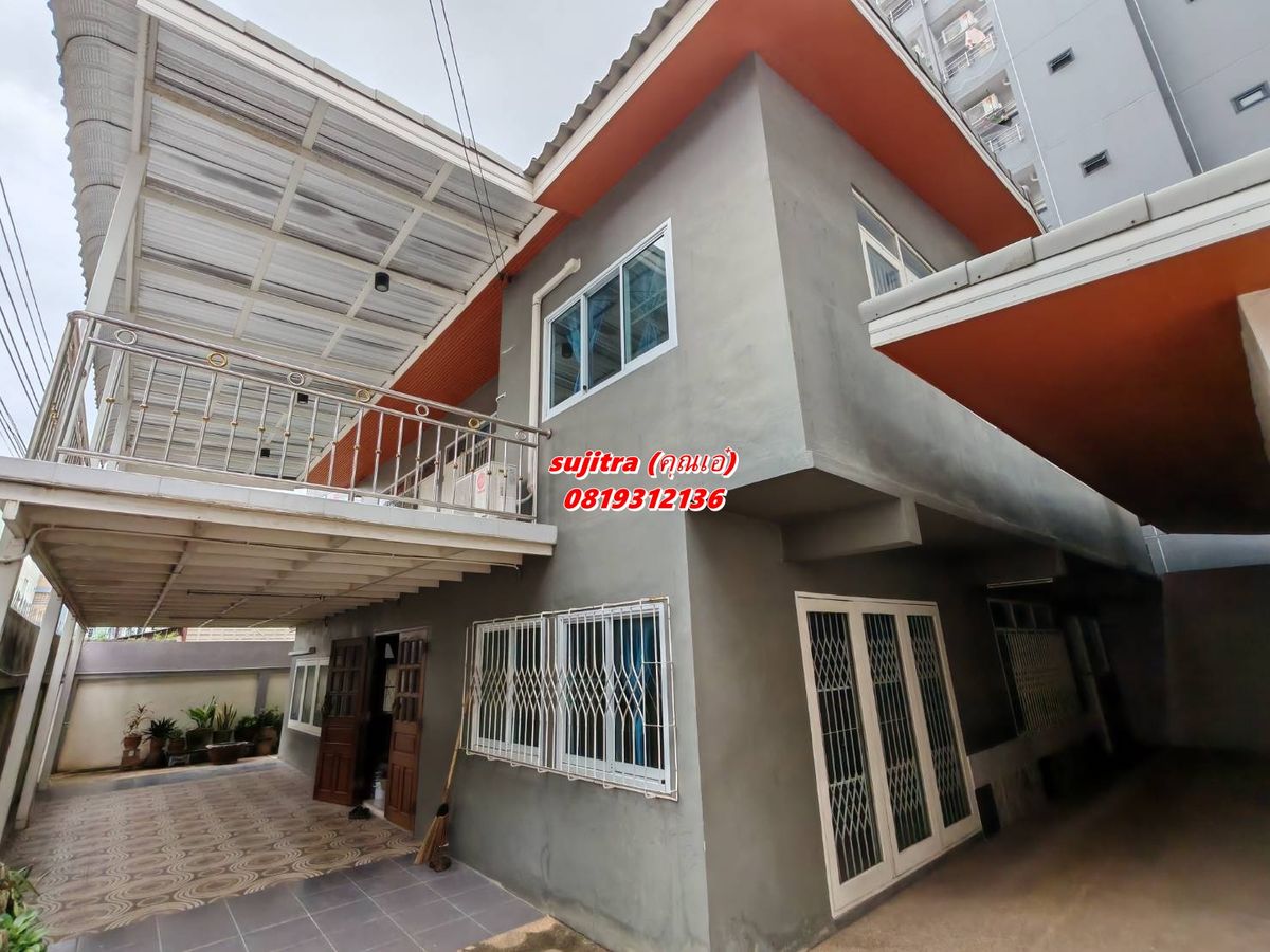 Rent a 2 -story house, 80 sq.w., a large renovation, Ratchada Soi 7, the company can be registered. Rent a 2 -story house, 80 sq.w., a large renovation, Ratchada Soi 7, the company can be registered.