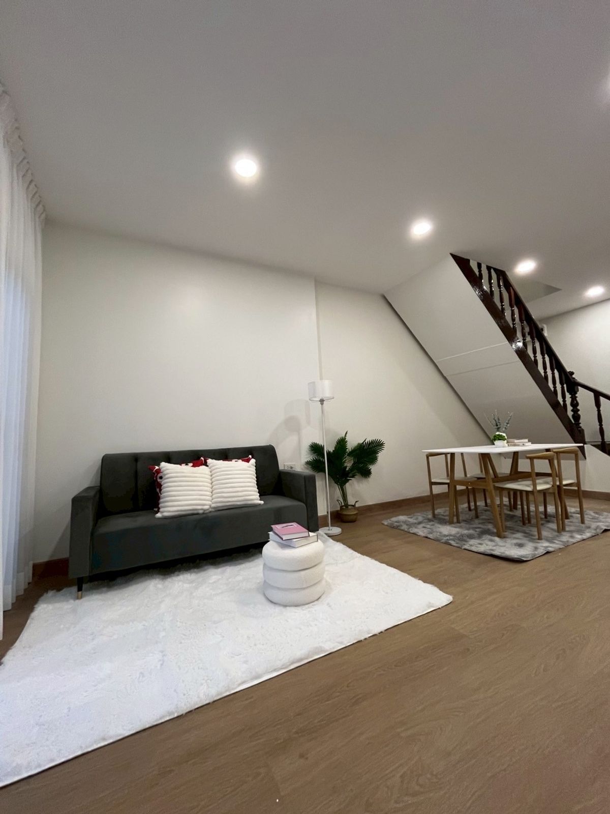 ขาย ทาวน์โฮมบ้านสวยริมบึง รามอิทรา 67  18 ตรว ราคาดีมาก – รูปที่ 4