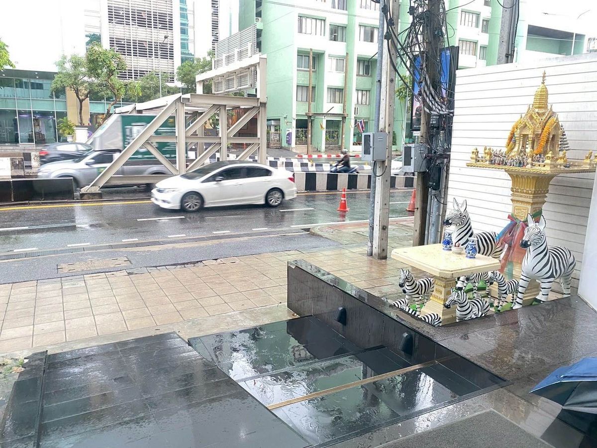 ปล่อยเช่า อาคาร 2 ชั้น และ 2.5 ชั้น พื้นที่ประมาณ 1,050 ตรม 📍 ใจกลางเมือง ติดถนนศรีอยุธยา เหมาะสำหรับ 🩺 คลีนิคเสริมความงาม, 💻 ออฟฟิศ, 💎 Showroom  – รูปที่ 3