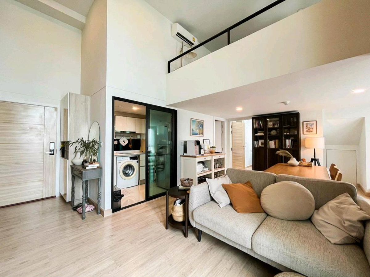 ขายพร้อมผู้เช่า Duplex 2นอน ห้องมุม ตำแหน่งเดียวในโครงการKnightsbridge ติวานนท์ ติดรถไฟฟ้ากระทรวงสาธารณสุข 40เมตรขนาด 66.7 ตรม. ชั้น 16:: จุดเด่น ::- ห้อง Duplex 2 นอน เพดานสูงให้ความรู้สึกเหมือนอยู่บ้าน ทั้งโครงการมีแค่ 16 ห้อง- ห้องมุมทิศเหนื ขายพร้อมผู้เช่า Duplex 2นอน ห้องมุม ตำแหน่งเดียวในโครงการKnightsbridge ติวานนท์ ติดรถไฟฟ้ากระทรวงสาธารณสุข 40เมตรขนาด 66.7 ตรม. ชั้น 16:: จุดเด่น ::- ห้อง Duplex 2 นอน เพดานสูงให้ความรู้สึกเหมือนอยู่บ้าน ทั้งโครงการมีแค่ 16 ห้อง- ห้องมุมทิศเหนื