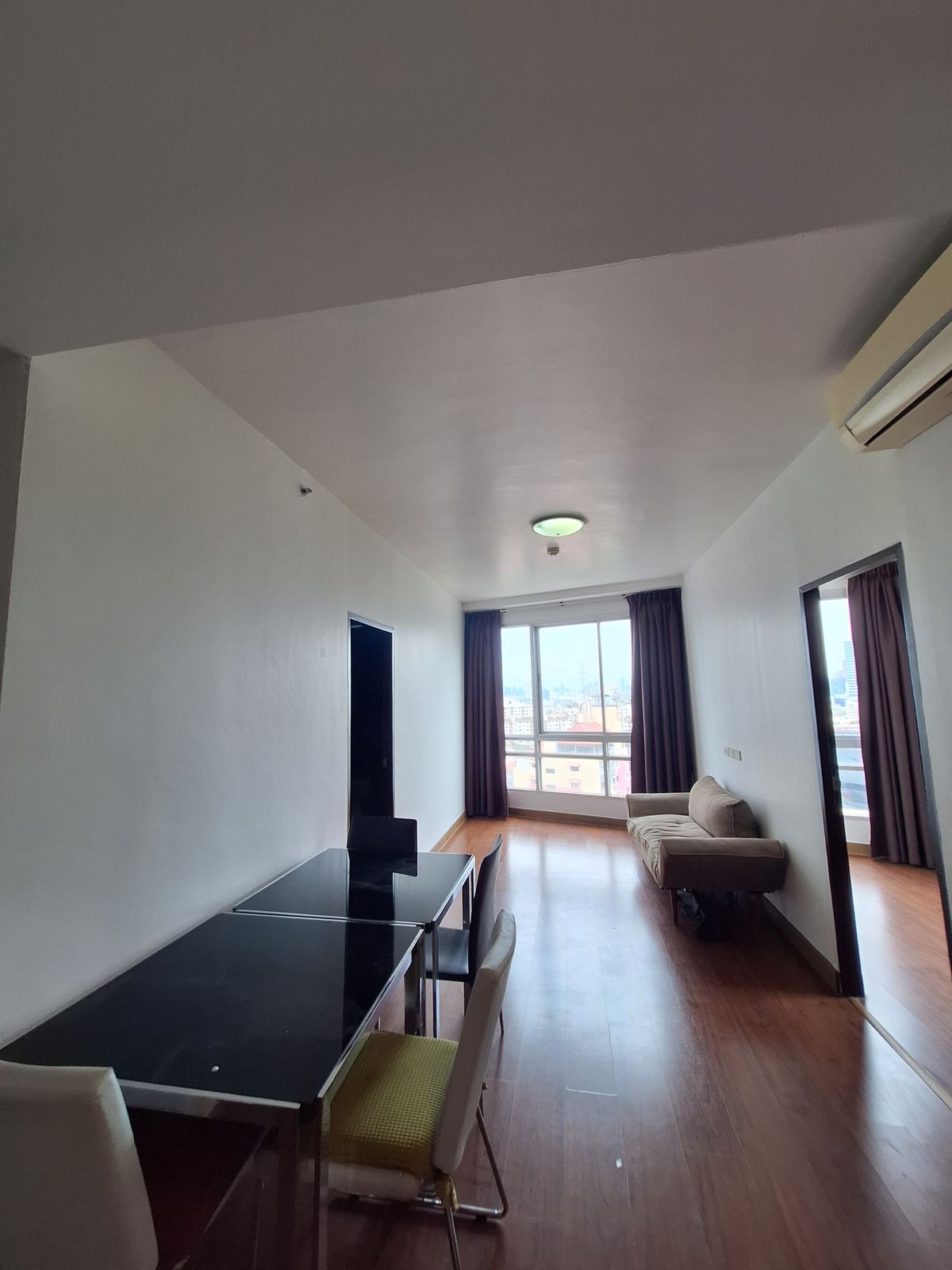 The ZEST Condo for sale, Lat Phrao, only 4.3 million baht (the transfer fee and duty half each) The ZEST Condo for sale, Lat Phrao, only 4.3 million baht (the transfer fee and duty half each)