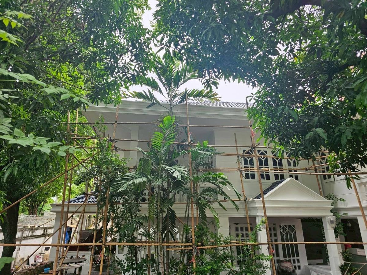 [Rare Corner House] Modern Classic House for Rent "THE WHITE SPACE" Rama 9 Soi 49 | Private Oasis Garden with Mature Trees | Near Emmie's Cafe &amp; The Nine