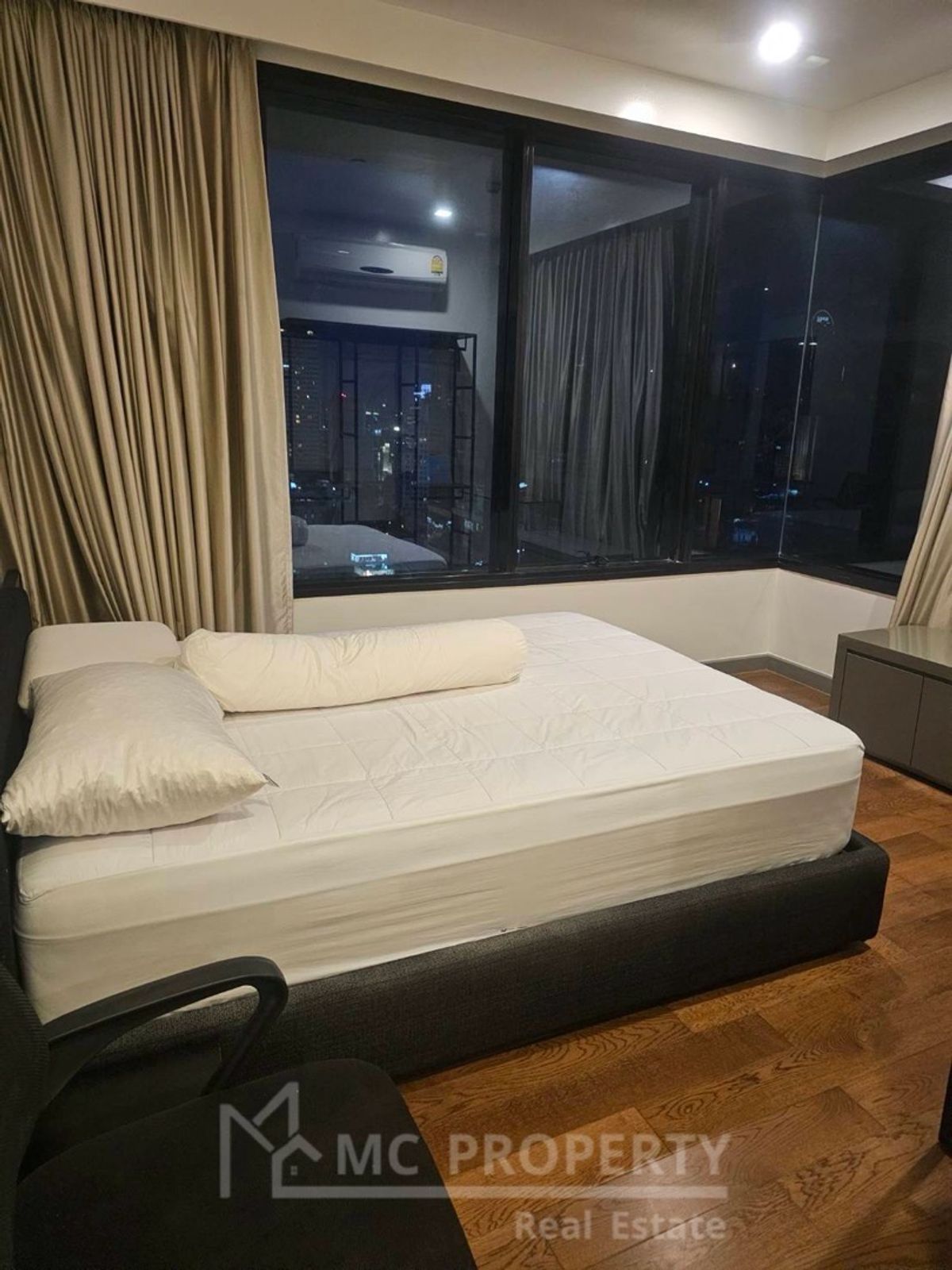 M silom 2 bedroom 80sqm for sale only 16.5mb please contact 0816878954 M silom 2 bedroom 80sqm for sale only 16.5mb please contact 0816878954