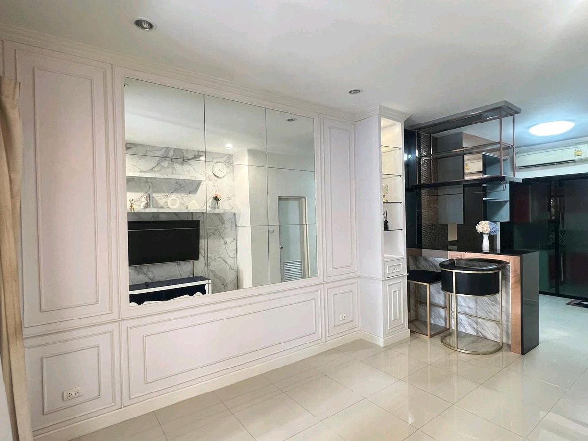 Rent 3 -story townhome, Sixnatue project Rent 3 -story townhome, Sixnatue project