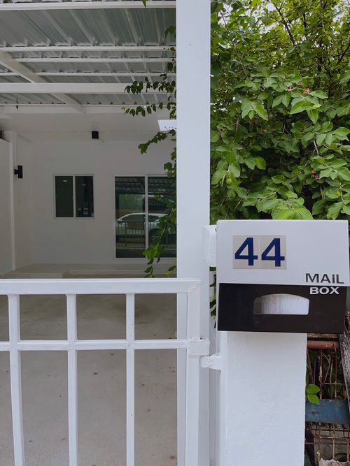 ถูก ผ่อน 5000 บ้านทาวเฮาส์ หลังริม ทำใหม่  1.79 ล้าน รามอินทรา 109