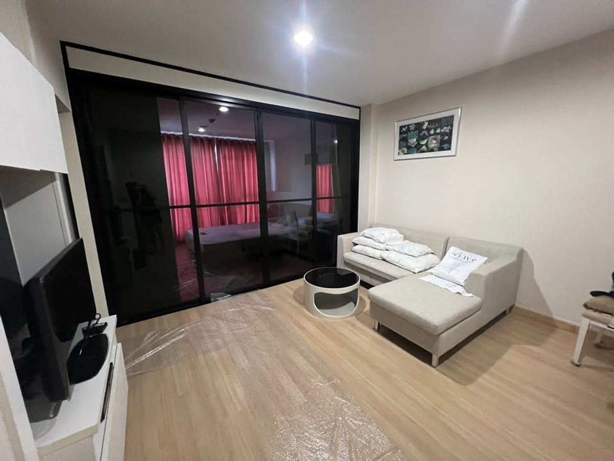 For rent, Life @ Lat Phrao 18 condo, next to MRT Lat Phrao