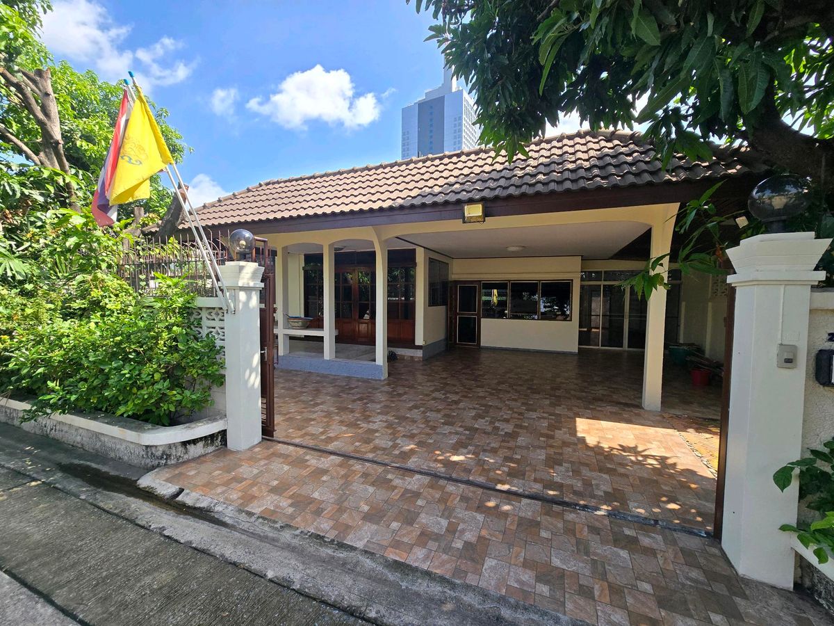 Rent a house, Si Thong Village