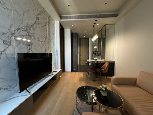 ขายด่วน! คอนโดหรูใจกลางเมือง 28 Chidlom | 1 ห้องนอน 43 ตร.ม. ชั้นสูง วิวสวย ราคาดีที่สุด!