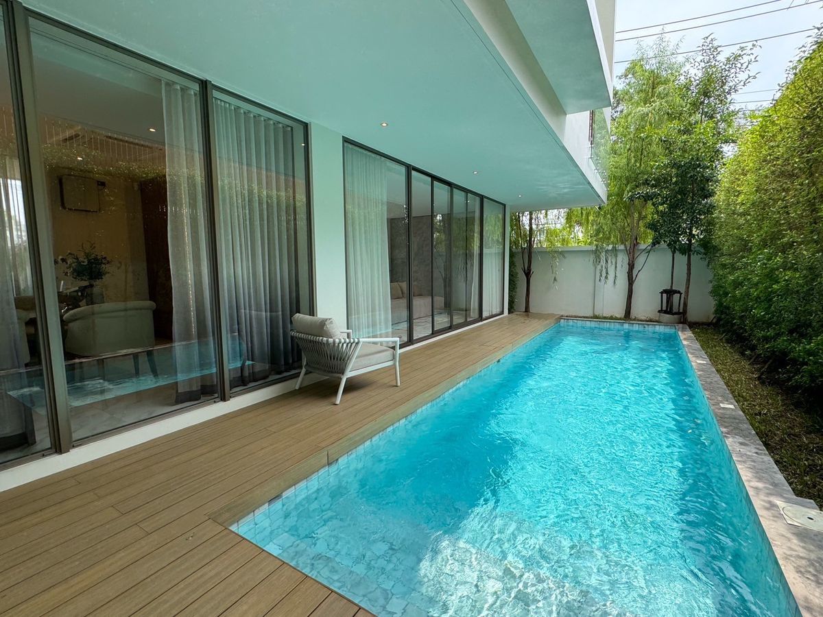 ♦ Pool Villa House ♦ 2 ชั้น | ขนาดที่ดิน 104.00 ตร.ว. พื้นที่ใช้สอย 550.00 ตร.ม. | 5 ห้องนอน 4 ห้องน้ำ 3 ที่จอดรถ | ใกล้ Central Plaza Ladprao, Crystal Design Center, Union mall