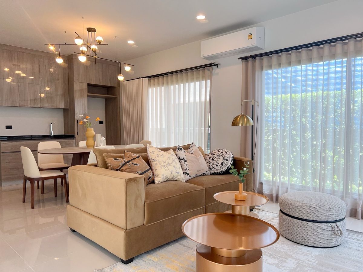 Sell with tenant until
March 2027
Single house , corner plot , face south at Burasiri Krungthepkreetha , near Brighton College , Wellington College, easily traveling through many routes Sell with tenant until
March 2027
Single house , corner plot , face south at Burasiri Krungthepkreetha , near Brighton College , Wellington College, easily traveling through many routes