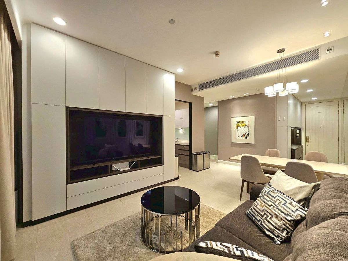 ● Prime location ● 05+ Floor, size 106.00 sq.m. | 2 Bedrooms, ready-to-move-in decoration | Condo near BTS Ratchadamri 2 mins, BTS Chidlom 4 mins ● Prime location ● 05+ Floor, size 106.00 sq.m. | 2 Bedrooms, ready-to-move-in decoration | Condo near BTS Ratchadamri 2 mins, BTS Chidlom 4 mins