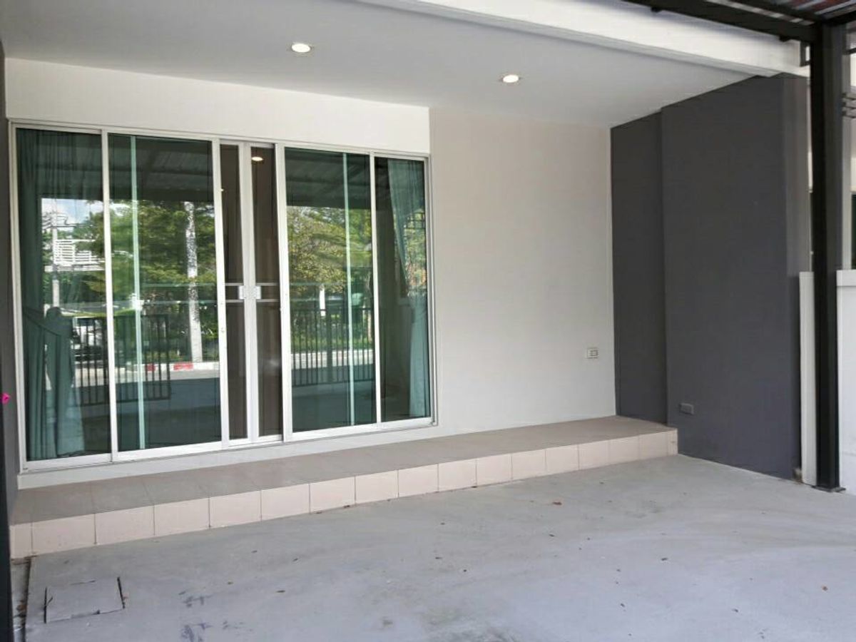 3 -story townhome for sale, Lumpini Town Ville Srinakarin - Bearing Soi Sri Dan 18, near BTS Bearing 3 -story townhome for sale, Lumpini Town Ville Srinakarin - Bearing Soi Sri Dan 18, near BTS Bearing