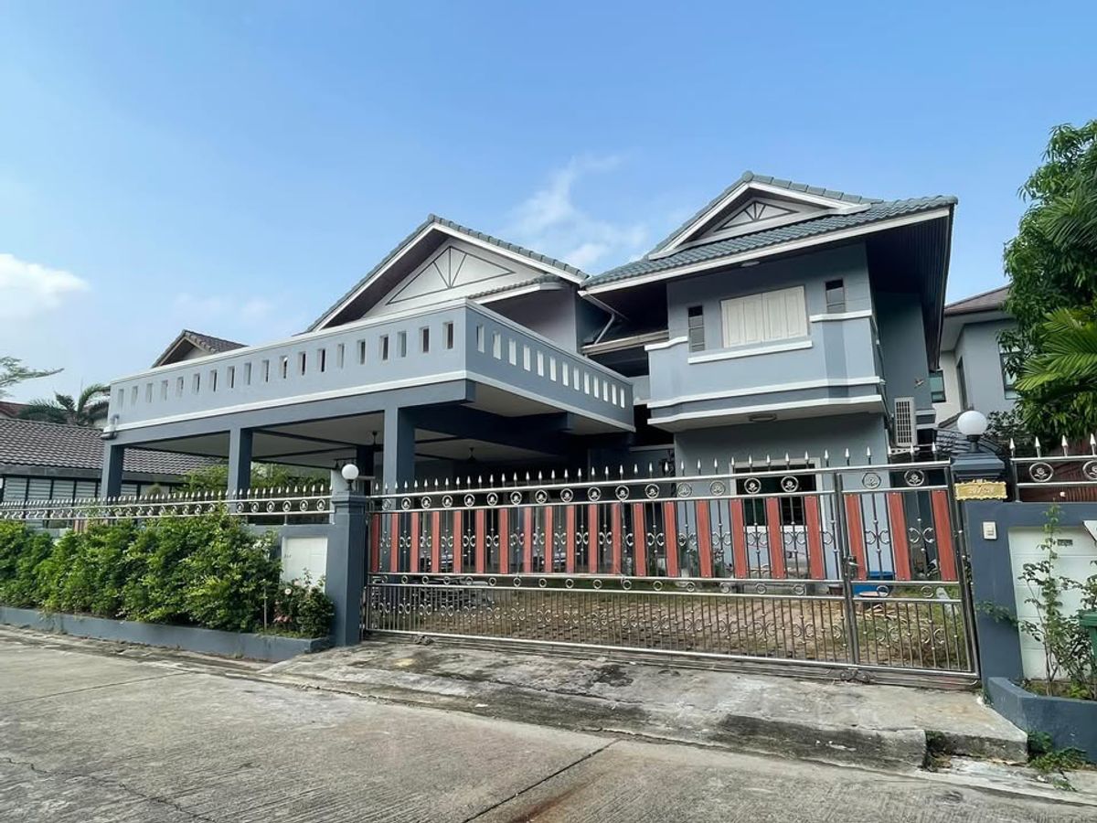 Preecha Village Srinakarin–Nam Daeng, spacious detached house with large usable area