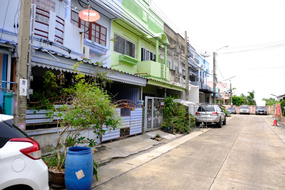 2 -story townhouse for sale 18 square meters. Natthakarn Petchkasem 112 is the cheapest in the project. 2 -story townhouse for sale 18 square meters. Natthakarn Petchkasem 112 is the cheapest in the project.