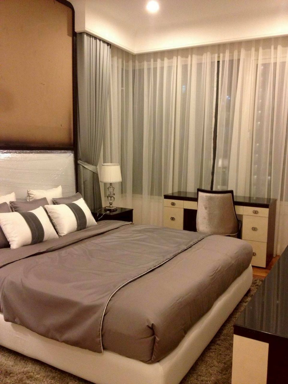 ❖ Rare Unit ❖ 15+ Floor, size 85.00 sq.m. | 2 Bedrooms, ready-to-move-in decoration | Condo near BTS Ratchadamri 2 mins, BTS Chidlom 4 mins ❖ Rare Unit ❖ 15+ Floor, size 85.00 sq.m. | 2 Bedrooms, ready-to-move-in decoration | Condo near BTS Ratchadamri 2 mins, BTS Chidlom 4 mins