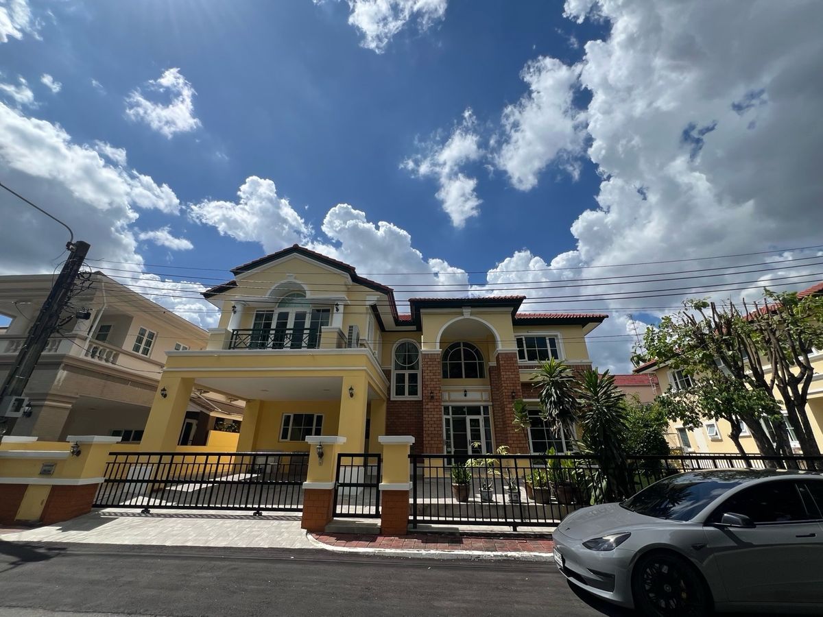 Rent a 2 -story house, Onnut 44, near Wells International School, Bangkok Prep, ICS