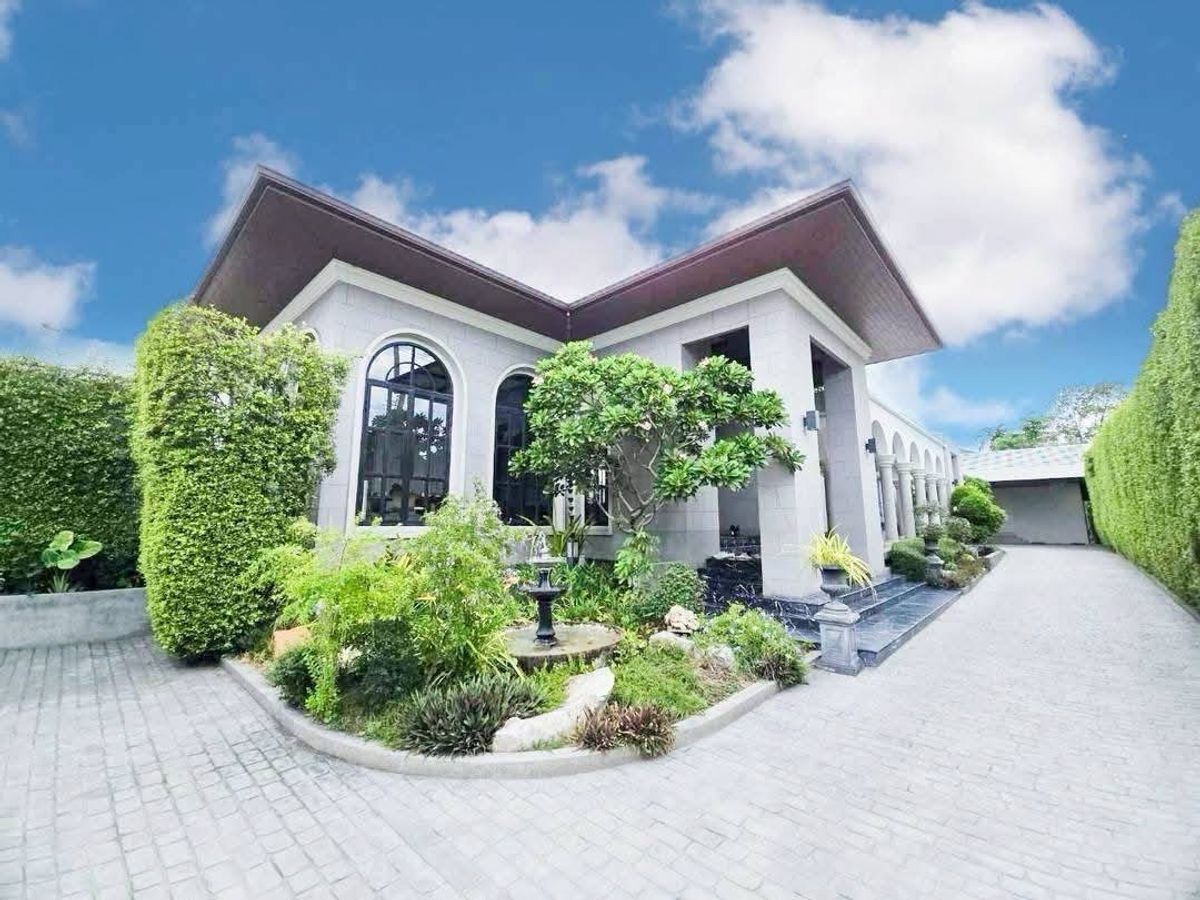 3 -storey detached house, Muang Thong Thani Soi Project 5