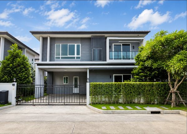 Rent a detached house, Sente Tro, Phahon - Vibhavadi 2, near Home Pro Future Park Rangsit for only 3 minutes.