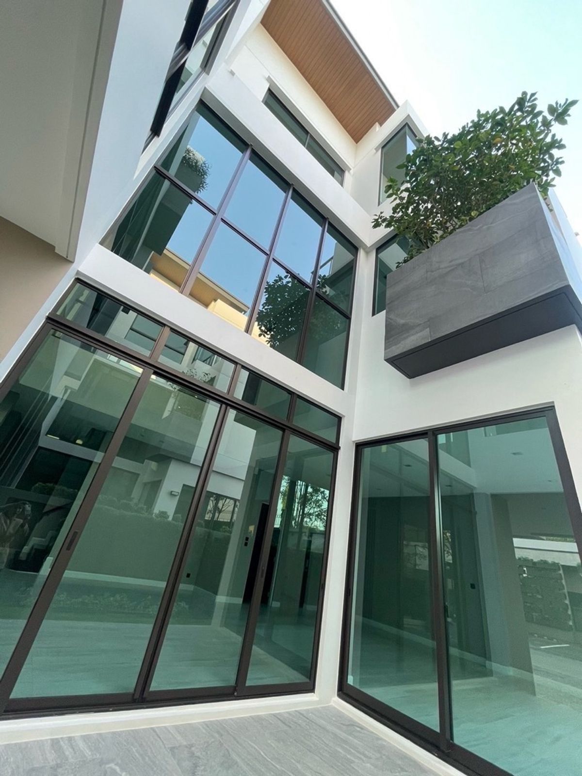 📢👇 บ้านหรู 3 ชั้น พร้อมลิฟต์ ในโครงการ The Gentry Cultivar Rama 9ทำเลศักยภาพย่านกรุงเทพกรีฑา ติดทางด่วน ใกล้สนามบิน เพียง 5 นาที#เลี้ยงสัตว์ได้ #petfriendly 📢👇 บ้านหรู 3 ชั้น พร้อมลิฟต์ ในโครงการ The Gentry Cultivar Rama 9ทำเลศักยภาพย่านกรุงเทพกรีฑา ติดทางด่วน ใกล้สนามบิน เพียง 5 นาที#เลี้ยงสัตว์ได้ #petfriendly