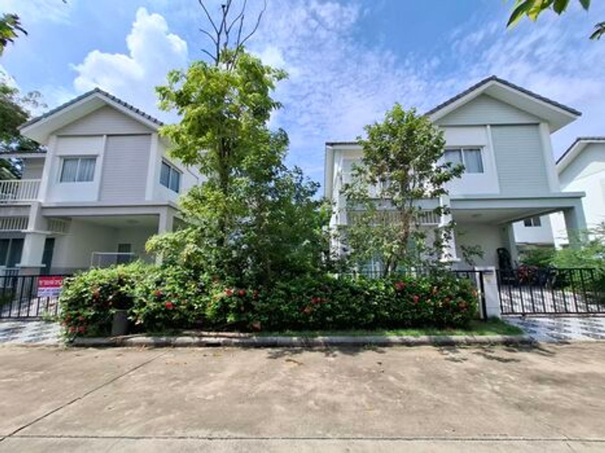อิคอนเนเจอร์ พระราม 2  สไตล์ American Cottage  ซอยเทียนทะเล 19 แขวงท่าข้าม เขตบางขุนเทียน กทม. ราคา 3,500,000 บาท 
