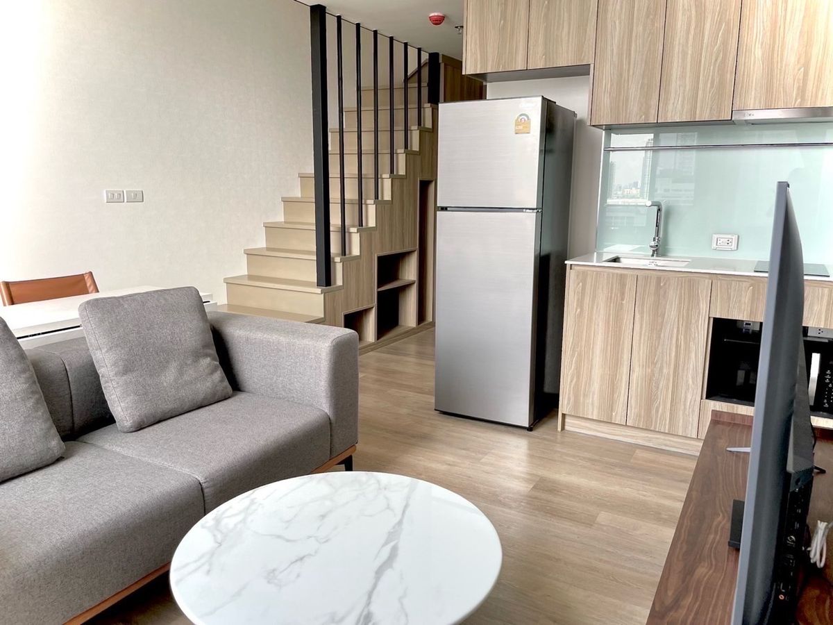 Rent Siamese Sukhumvit 87 Room 45 sqm. Floor 6 (compared to the 12th floor) Loft 2 layers - Complete furniture The middle part is very good. Like in a hotel Near BTS, a convenient shopping mall for 25,000 baht. Rent Siamese Sukhumvit 87 Room 45 sqm. Floor 6 (compared to the 12th floor) Loft 2 layers - Complete furniture The middle part is very good. Like in a hotel Near BTS, a convenient shopping mall for 25,000 baht.