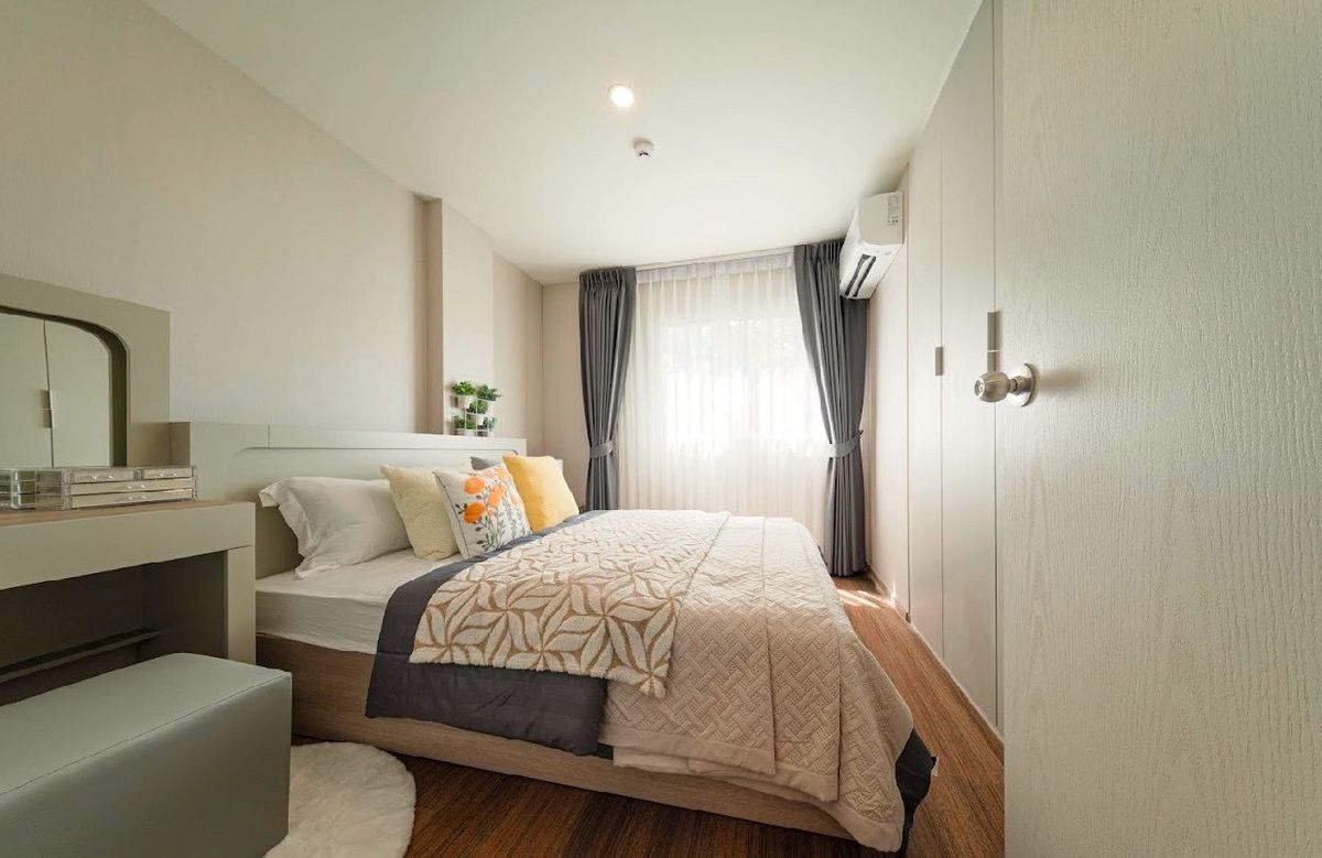 Condo for sale, Lumpini Condotown Ekachai 48, Lumpini Condotown Ekachai 48, near BTS Wutthakat, fully furnished, ready to move in, size 34 sq m., large room, separate kitchen, special price! Good atmosphere, complete central area, convenient travel, Ekach