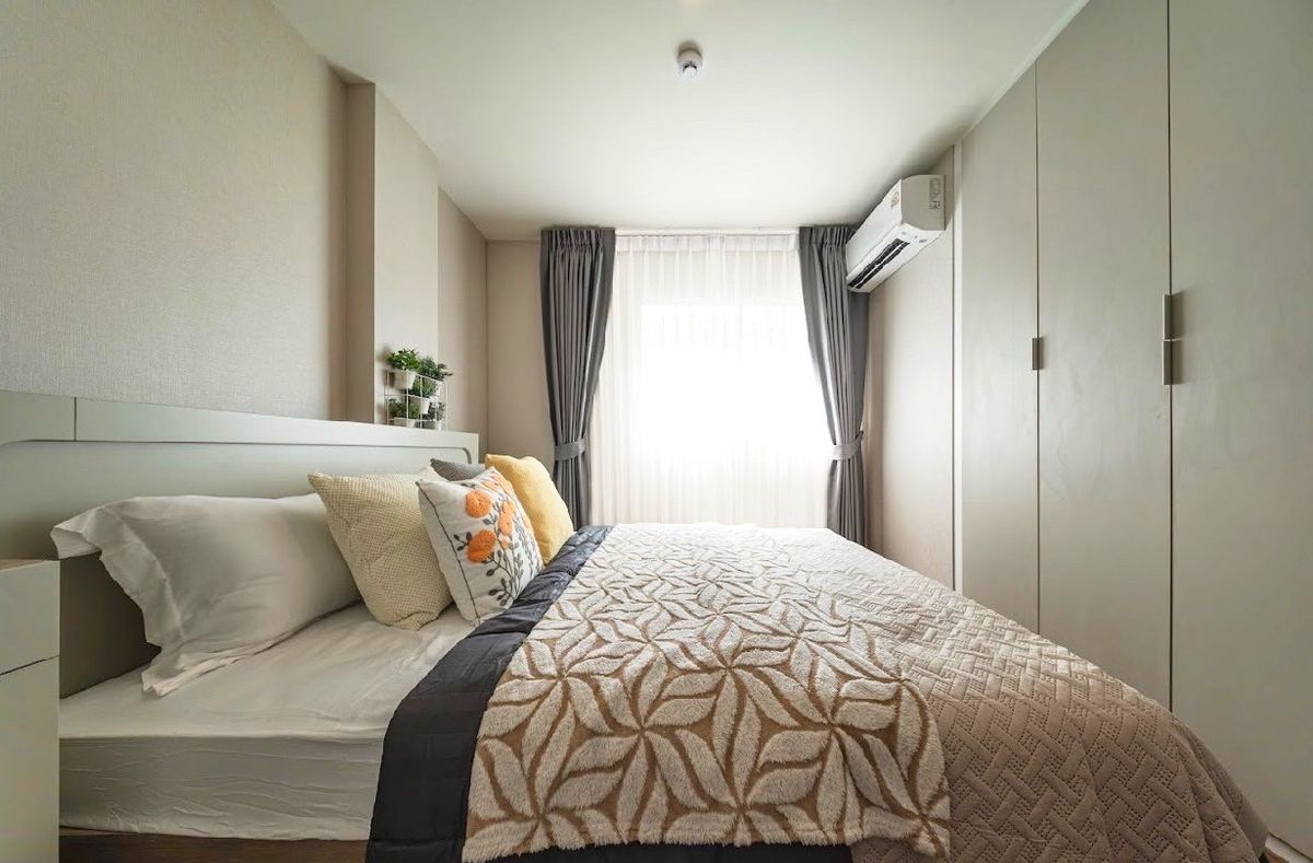 Condo for sale, Lumpini Condotown Ekachai 48, Lumpini Condotown Ekachai 48, near BTS Wutthakat, fully furnished, ready to move in, size 34 sq m., large room, separate kitchen, special price! Good atmosphere, complete central area, convenient travel, Ekach