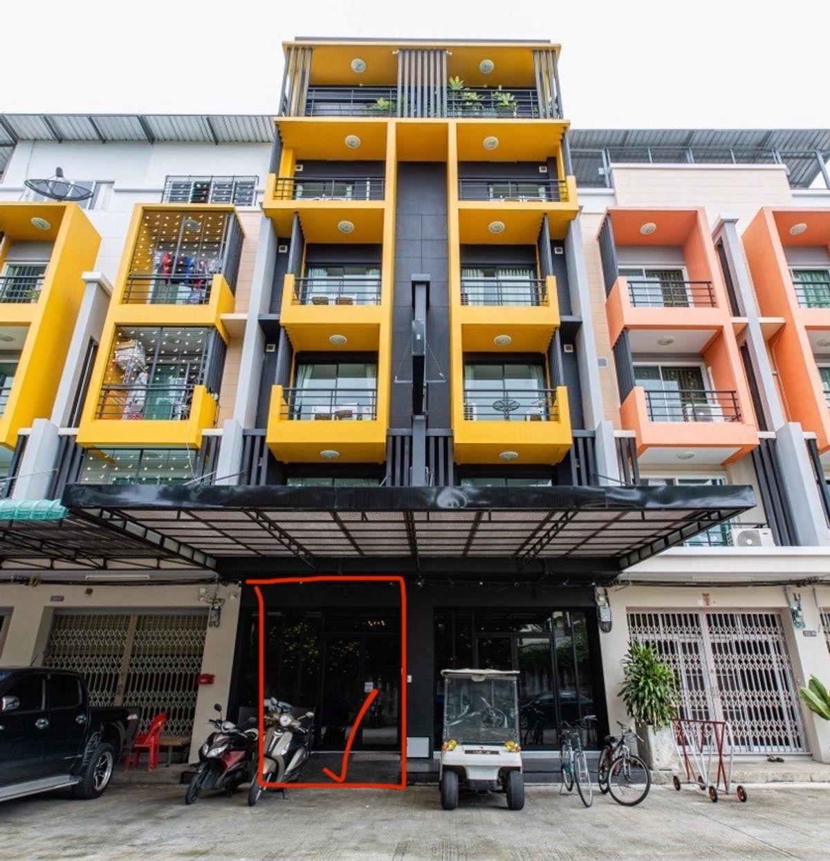 The room is available for rent as an office. Or stocks, size 4x 8 m. Area 32 sq.m. with air conditioning. There is a parking lot near BTS/MRT Bang Wa Soi Petchkasem 42. The room is available for rent as an office. Or stocks, size 4x 8 m. Area 32 sq.m. with air conditioning. There is a parking lot near BTS/MRT Bang Wa Soi Petchkasem 42.