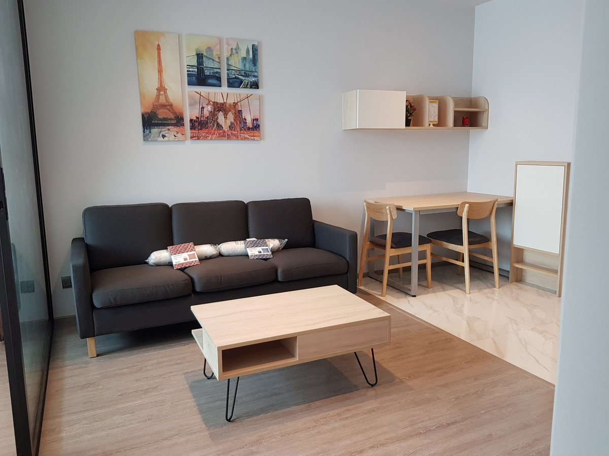 !! Beautiful room for rent, Rhythm Ekkamai, near BTS Ekkamai