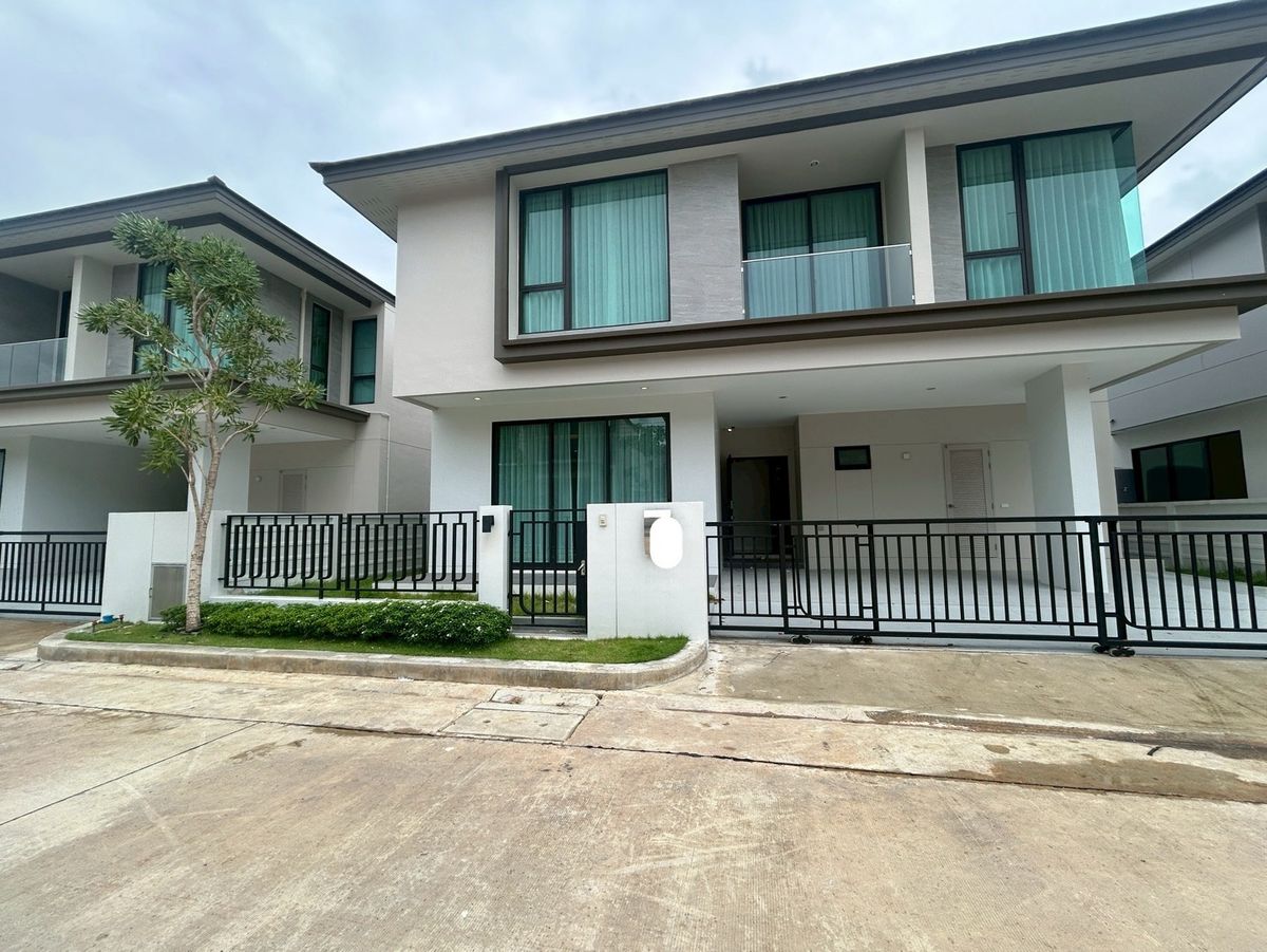 Avian Srinakarin-Krungthepkreetha, near the Welton International School, Welton Avian Srinakarin-Krungthepkreetha, near the Welton International School, Welton