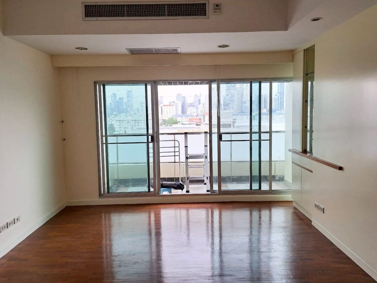 🔥 Urgent sale at Ban Nonni 🔥 Near the CBD source like Sathorn Sathorn, just 5 minutes ready to stay immediately.