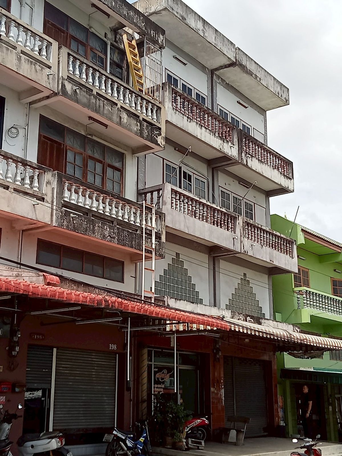 Sell 2 booths of commercial buildings, Bang Khae Economic Village, next to the road, suitable for shops Sell 2 booths of commercial buildings, Bang Khae Economic Village, next to the road, suitable for shops