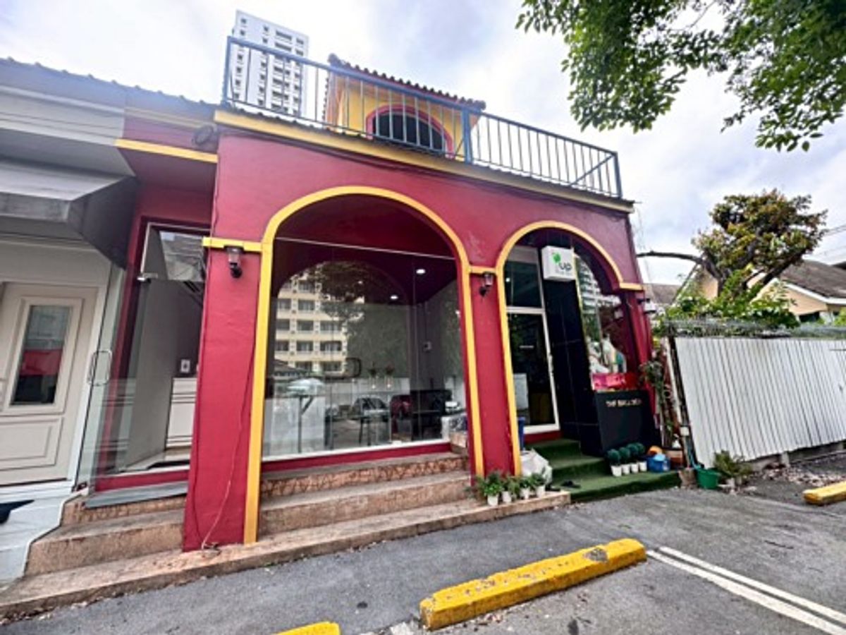 ให้เช่าพื้นที่ ซอยทองหล่อ 13 ทำเลดี เหมาะทำร้านดอกไม้หรือธุรกิจขนาดเล็ก (N.1800) ให้เช่าพื้นที่ ซอยทองหล่อ 13 ทำเลดี เหมาะทำร้านดอกไม้หรือธุรกิจขนาดเล็ก (N.1800)
