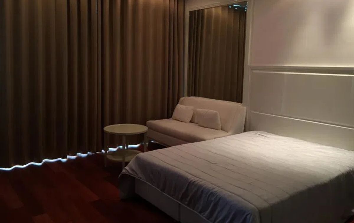 The Address Chidlom Eng 中 日 Please add LINE ID @806qphgn o8415o5483