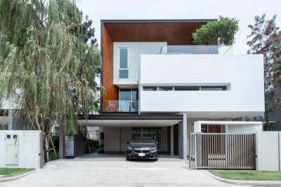 🔥Beautiful house in a prime location🔥Nirvana Beyond Bangna (Type Mind) 3-storey detached house, decorated in Nature Modern style, spacious, comfortable and private, near the community and Suvarnabhumi Airport.