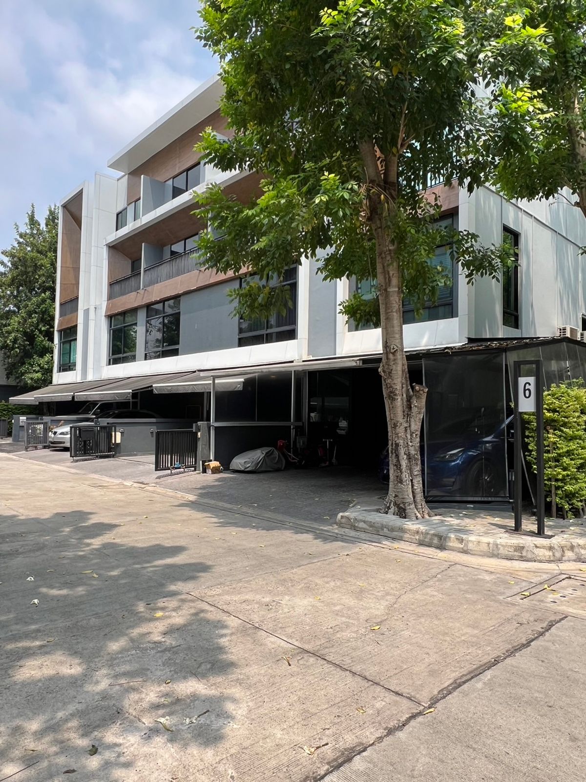 [Rental ] Arden Rama 3, No. 33/51, 3 -story townhome, 3 bedrooms, 4 bathrooms, with fir and electrical appliances 70,000 baht/month.