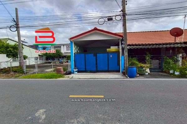 ทาวน์เฮาส์ 1 ชั้น เนื้อที่ 17 ตร.ว. หมู่บ้านอยู่เจริญ 1 (คลอง 4) ถนนไสวประชาราษฎร์ ตำบลบึงยี่โถ อำเภอธัญบุรี จังหวัดปทุมธานี