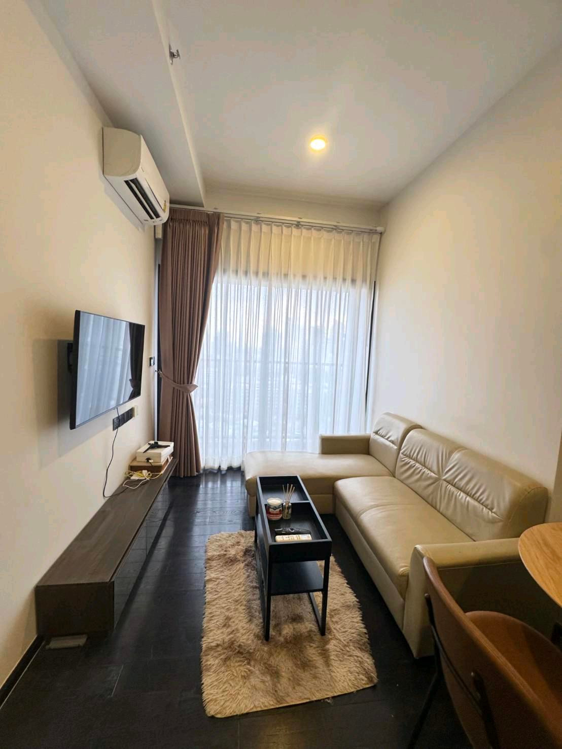Room for rent, fully furnished, 33 sq m.
20th Floor (Building B)
**Bring your bags and move in**
Minimum contract 1 year
2 months security deposit
1 month advance payment Room for rent, fully furnished, 33 sq m.
20th Floor (Building B)
**Bring your bags and move in**
Minimum contract 1 year
2 months security deposit
1 month advance payment