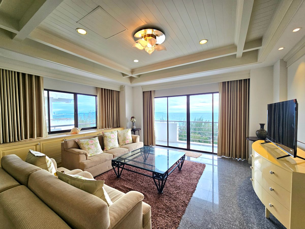 SALE / RENT ⛱️ Beachfront Condo in Na Jomtien 🌊 3 Bed, 3 Bath, Vintage Style, Fully Furnished