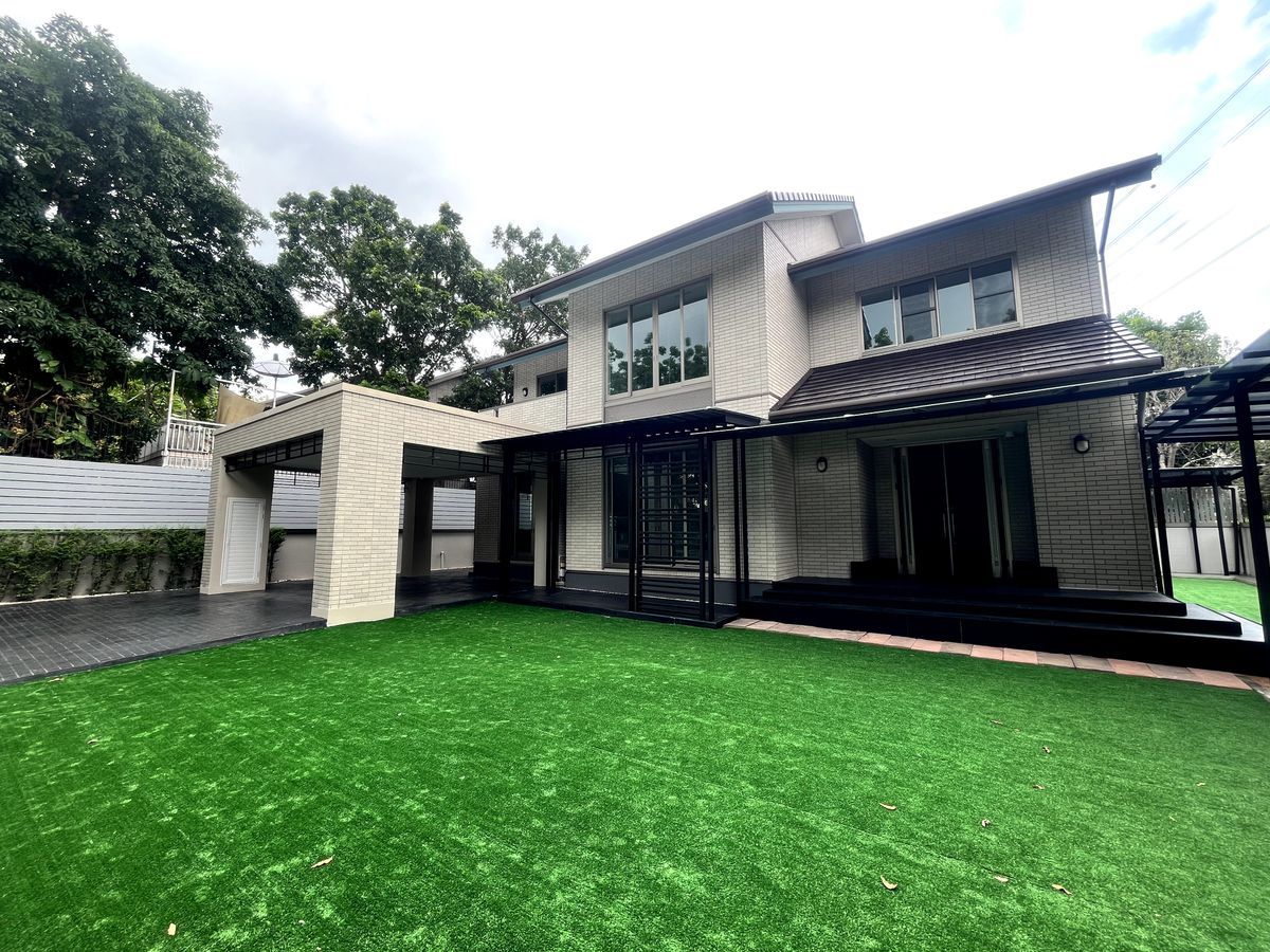 💥 Japanese-style single house for sale with spacious 371 sq.m. living area, 4 bedrooms, lush greenery, and high privacy. Close to Sirat Expressway for easy commuting. 💥 Japanese-style single house for sale with spacious 371 sq.m. living area, 4 bedrooms, lush greenery, and high privacy. Close to Sirat Expressway for easy commuting.