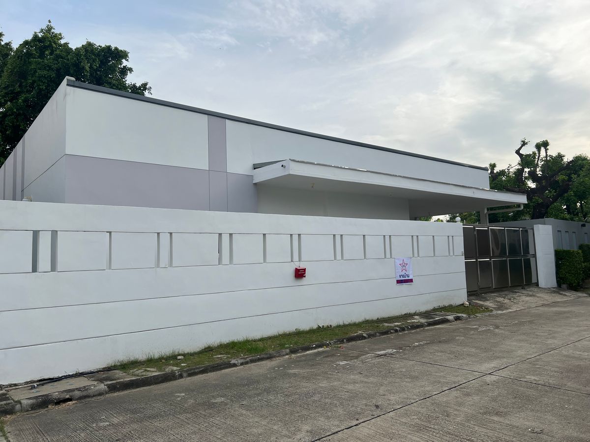 House for sale, new condition, one floor, Phatthanakan 28