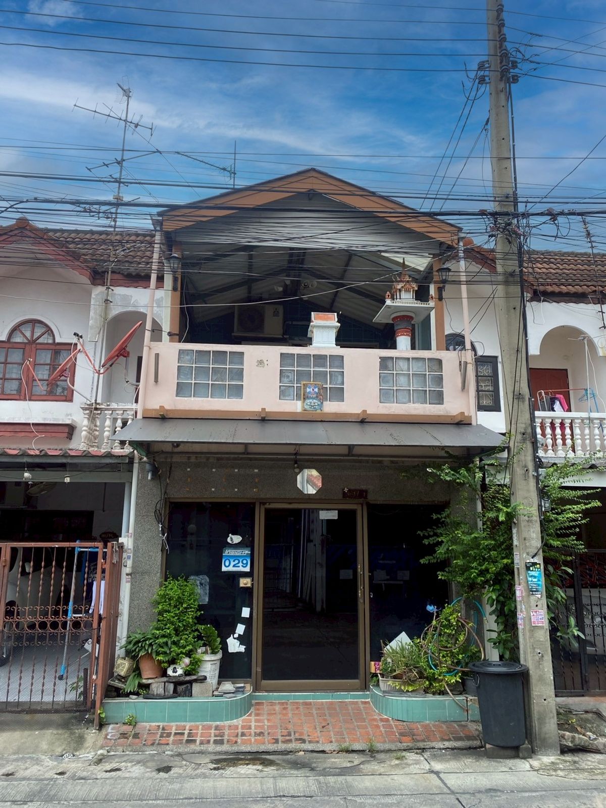 2 -storey Town House for sale, Soi Phahonyothin 53, convenient to travel near BTS/Expressway 2 -storey Town House for sale, Soi Phahonyothin 53, convenient to travel near BTS/Expressway